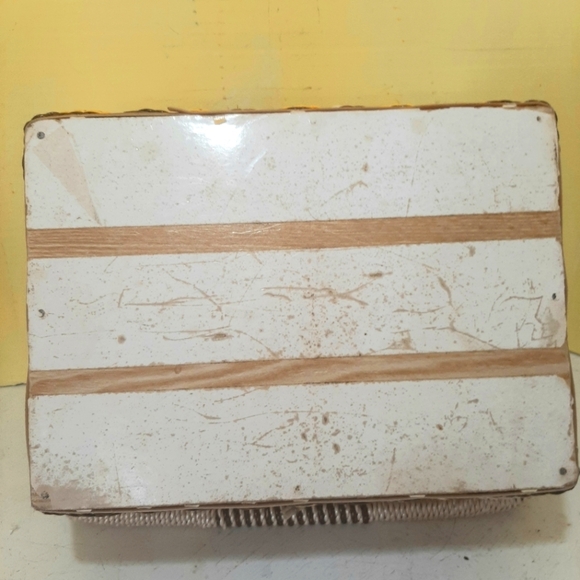 Vintage Acrylic Weave with Tapestry Sewing Basket. - Picture 8 of 8